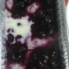Una foto de Postre de arándanos tres leches