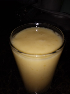 A picture of Mango and Apple smoothie.