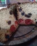Budín aromático con cerezas y pasas