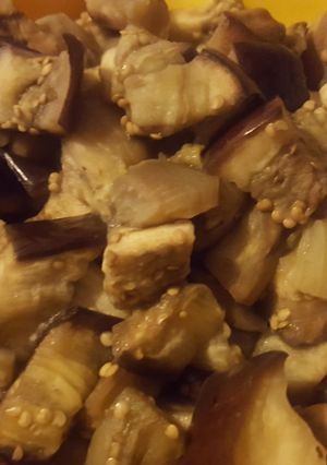 Una foto de Ensalada tibia de berenjena fácil