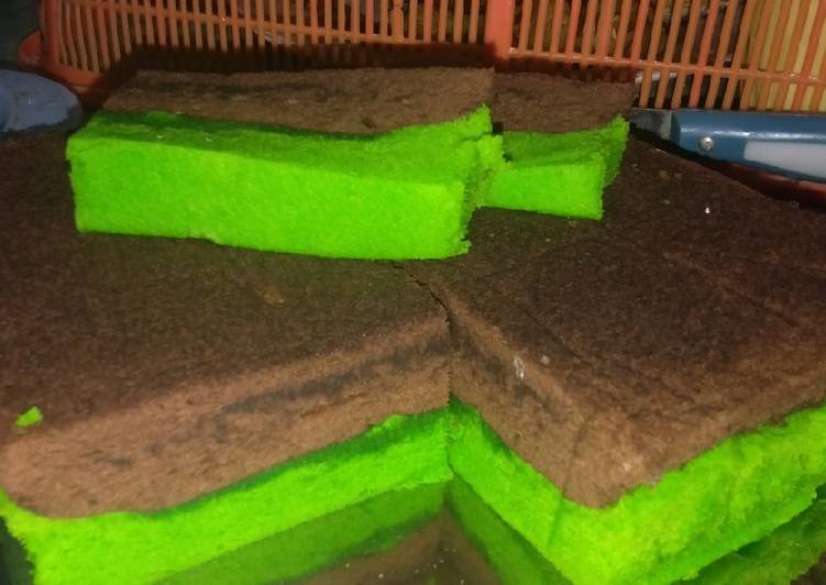 Resep: Brownies Kukus Coklat Pandan Economis yang Gurih