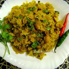 A picture of Pepe Chechki (Green Papaya Stir-Fry - Bong Style).
