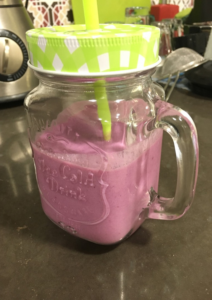 Una foto de Smoothie frutos rojos