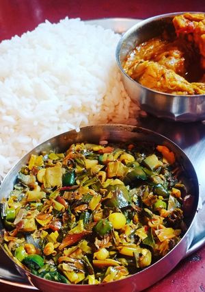 পেঁয়াজ শাক বেগুন দিয়ে ভাজা (Peyaj shak begun diye bhaja recipe in benagli) রেসিপির প্রধান ছবি