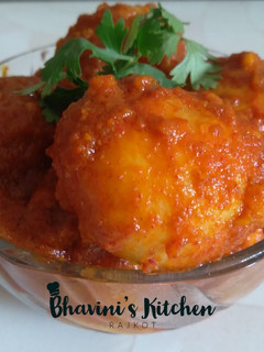 લસણીયા બટાકા (Lasaniya Bataka Recipe In Gujarati) રેસીપી મુખ્ય ફોટો