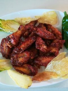 Una foto de Alitas de pollo en salsa