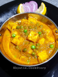 A picture of Mutter paneer.