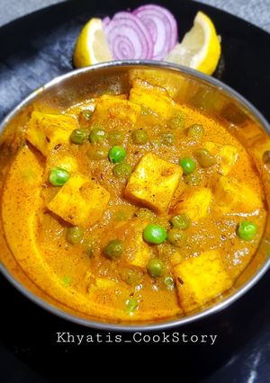 A picture of Mutter paneer.