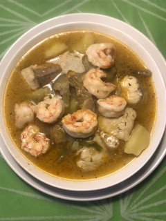 Una foto de Guisado de rape con verduras y gambones, en olla rápida