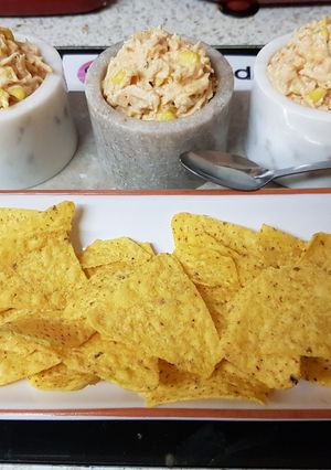 A picture of My Sriracha Chicken and Corn Dip. 😉.