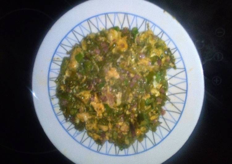 Revuelto de espárragos con jamón muy fácil