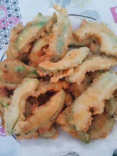 Una foto de Aguacate en tempura y mayonesa de miel