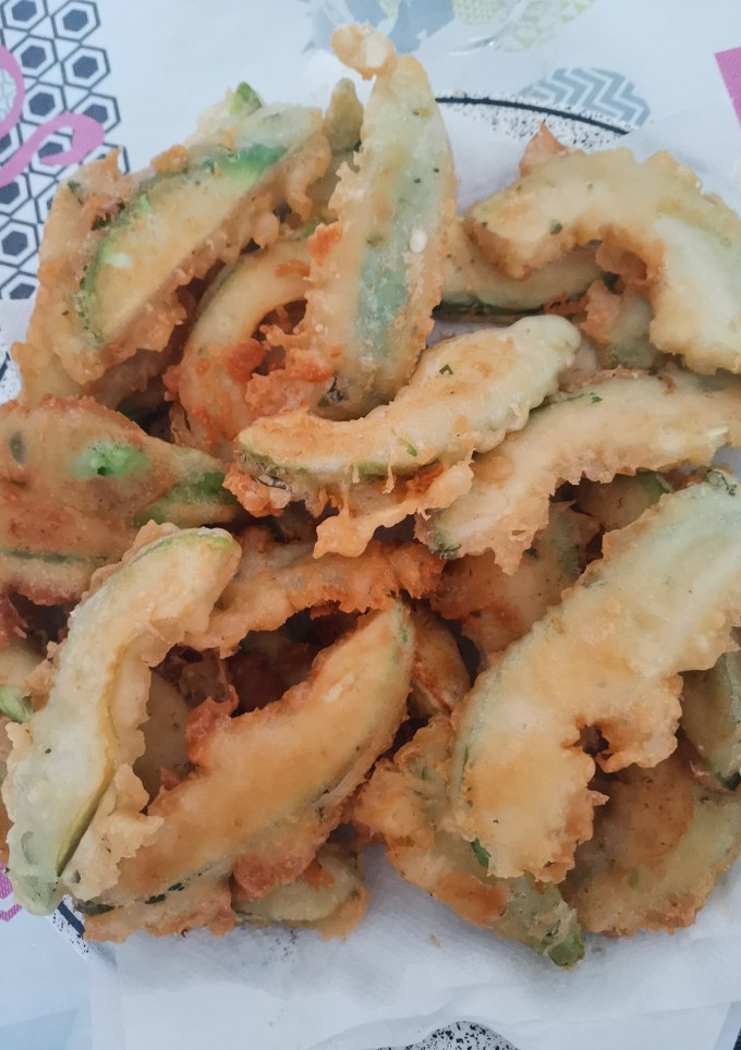 Una foto de Aguacate en tempura y mayonesa de miel