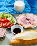 Bánh Mì Thịt Xông Khói