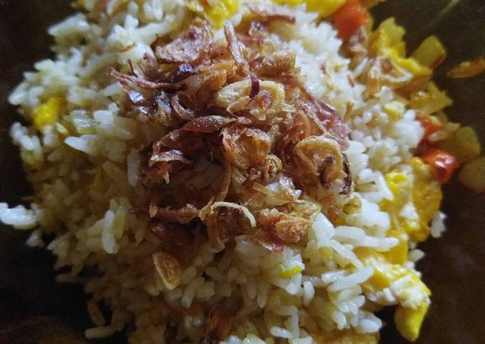 Langkah Mudah untuk Menyiapkan Nasi goreng mentega yang Bisa Manjain Lidah