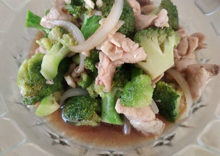 Langkah Mudah untuk Menyiapkan Cah ayam brokoli, Menggugah Selera