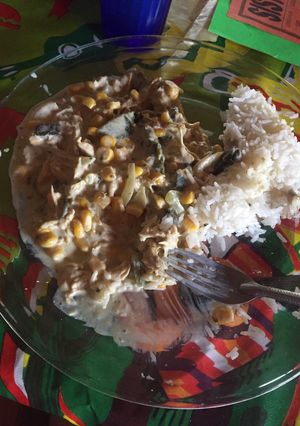 Una foto de Pollo con rajas y crema