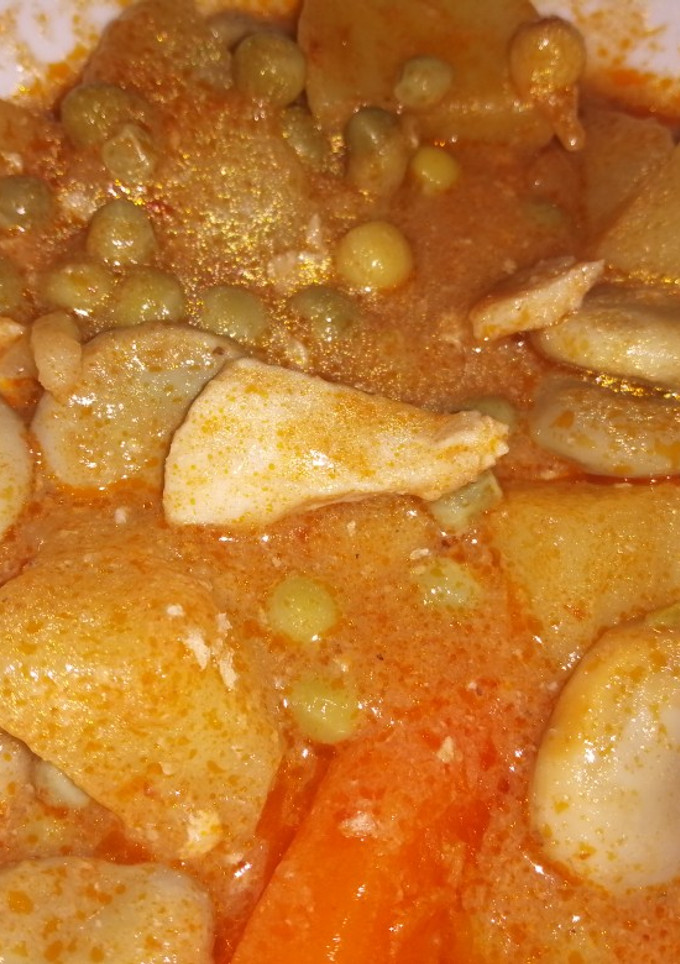 Una foto de Guiso de pollo con guisantes y habas en Mambo