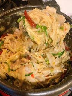 รูปของ หมกหม้อหมูสามชั้นหน่อไม้เห็ด🥩🥗style by barbie👩🏼‍🍳