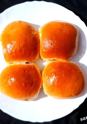 A picture of Noodles Stuffed Bunny Chow.