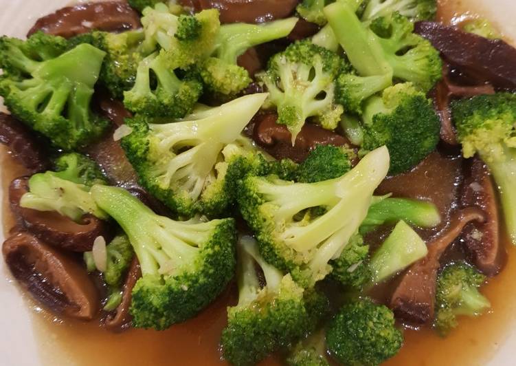 Braised brokoli with mushroom