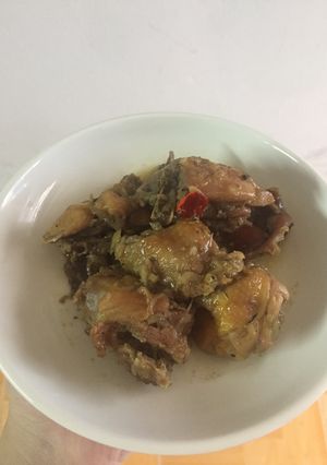 Hình của món Gà kho sả ớt với mật mía.