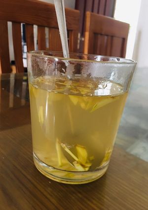 Hình của món Nước gừng mật ong trị viêm họng.