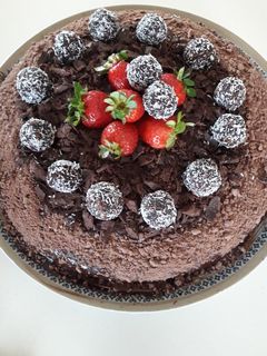 صورة لوصفة كيك الشوكولاتة.بحشوة صوص الشوكولاتة 😍