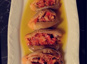 صورة لوصفة 🍆 سيد المائدة الشامية: المكدوس السوري بالجوز والزيت 🏺