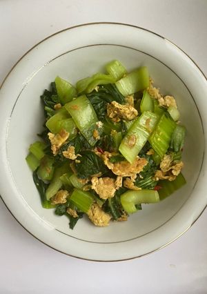 Foto resep Tumis Pakcoy Telur Orak Arik
