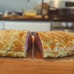 A picture of Beef Wellington.