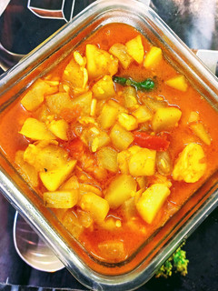 आलू और लौकी की सब्जी (aloo aur lauki ki sabzi recipe in Hindi) रेसिपी मुख्य फोटो