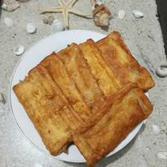 A picture of Roti Goreng Isi.