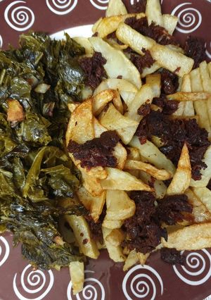 Foto principal de Morcilla con patatas y berza al ajillo