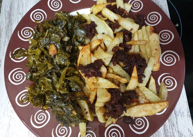 Morcilla con patatas y berza al ajillo