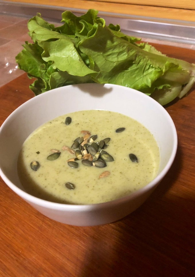 Una foto de Crema de lechuga de la huerta👩🏻‍🌾