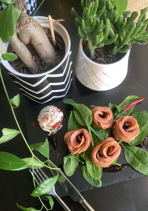 Une photo de 🎄🪵rosaces betterave 🌹viande🥩hachée 🌶️