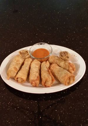 A picture of Cheeseburger Egg rolls.