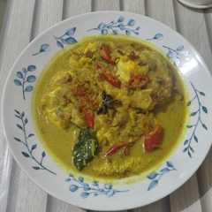 A picture of Kari Telur Ceplok.