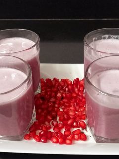 દાડમ નું શરબત (Pomegranate Sharbat Recipe In Gujarati) રેસીપી મુખ્ય ફોટો