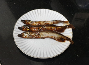 柳葉魚佃煮～簡易日本家常料理、下酒菜 的食譜成品照片