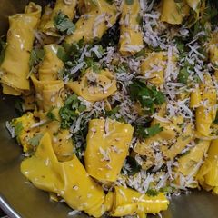 A picture of Khandvi.