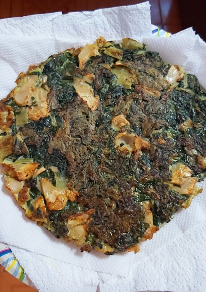 Una foto de Tortilla de Acelga 🌱 (Con Champiñones)