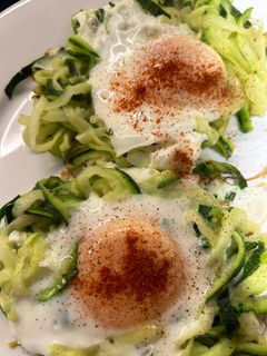 Una foto de Nidos de calabacín 🥒 con huevo 🍳