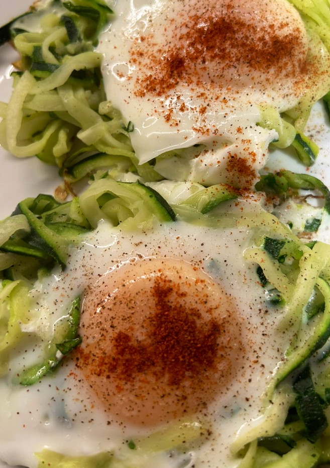 Una foto de Nidos de calabacín 🥒 con huevo 🍳