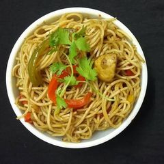 A picture of Chinese noodles.