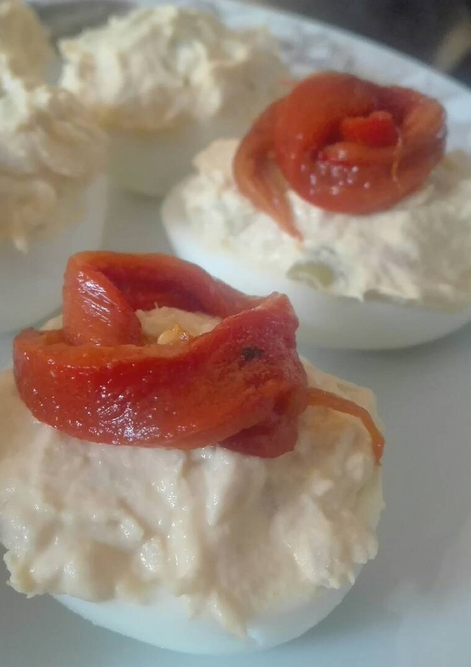 Una foto de Huevos rellenos fríos