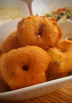 A picture of Medhu Vadai.