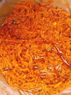 ओल्या हळदीचे लोणचे (olya haldiche lonche recipe in marathi) रेसिपी चे मुख्य फोटो