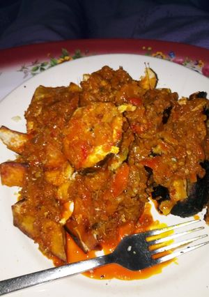 A picture of Roasted / Grilled Yam and Plantain with Peppered fish Sauce.